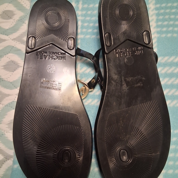 Women's Michael Kors sandals - Picture 2 of 2